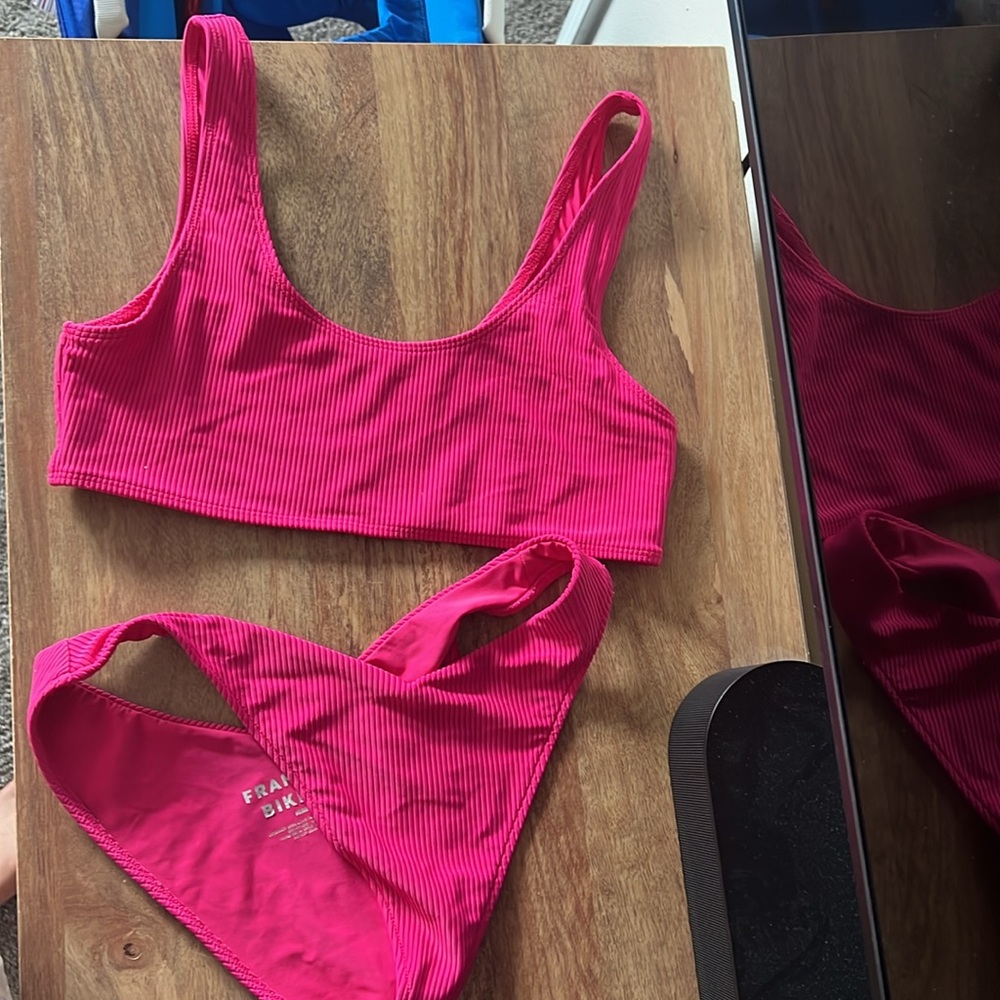 Frankie’s Bikinis Set